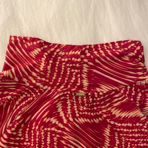 St. John Sport Abstract Long Sleeve Mock-neck Top - Picture 4 of 9